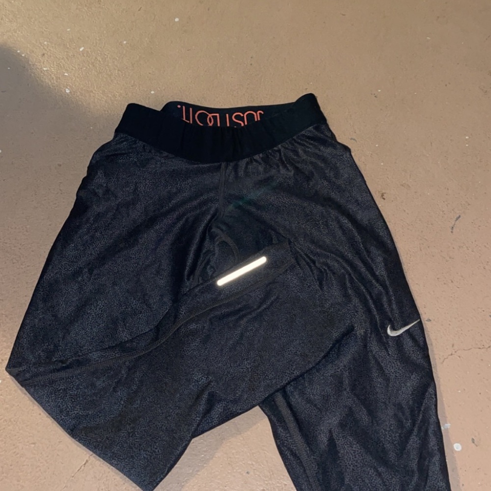 Nike cropped